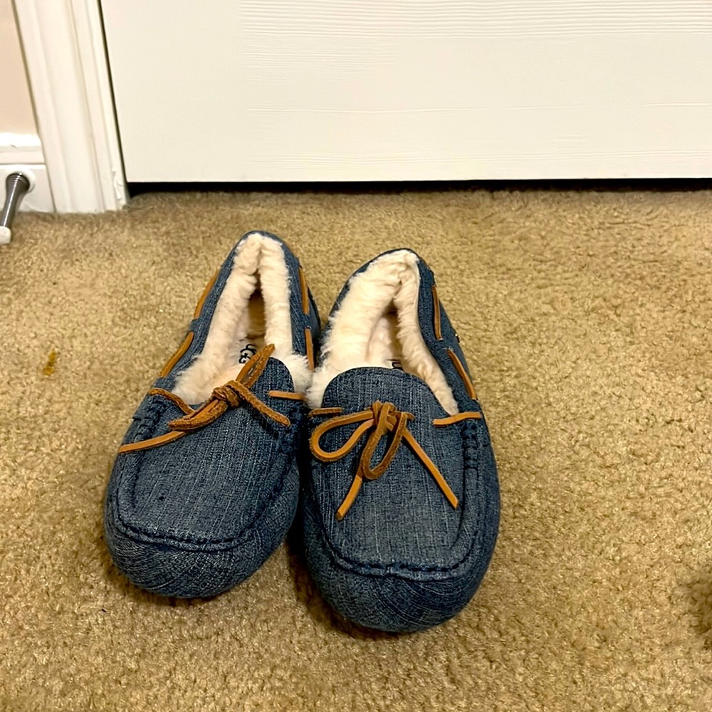 UGGs slippers size 7